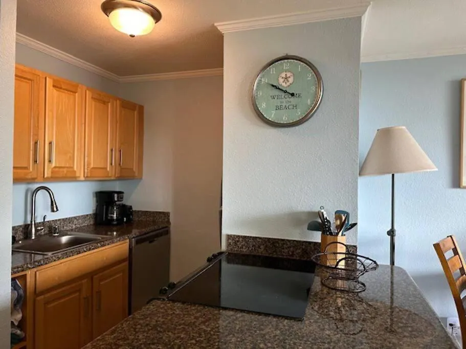 Maui Vista. 1 Bedroom Fully Furnished Condo Across From Kam 1 Beach. Walking Distance To Restaurants And Shops. Kihei Apartment